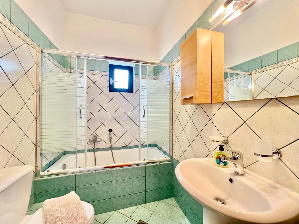 Beach Villa Evgenia With Private Pool By Dadovillas Almirida المظهر الخارجي الصورة